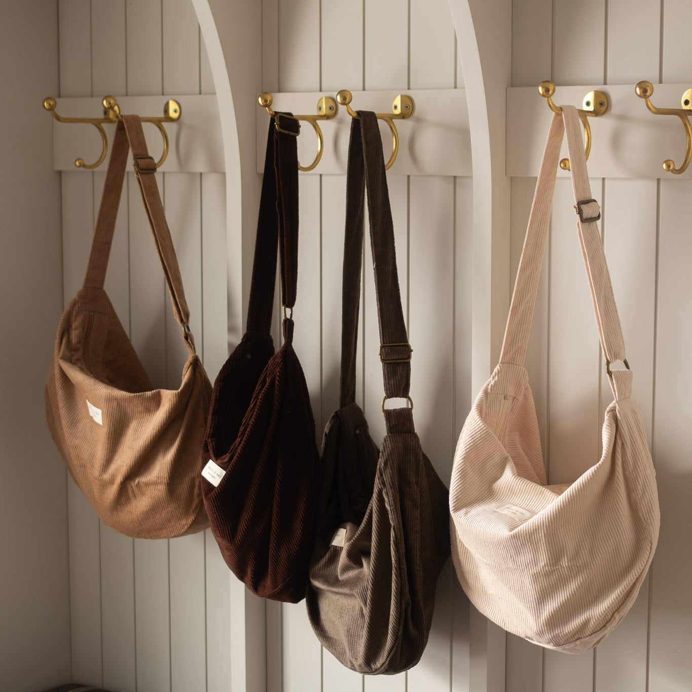 Sac croissant en velours côtelé | Bandoulière réglable