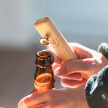 Décapsuleur ergonomique "Le d-Cap"