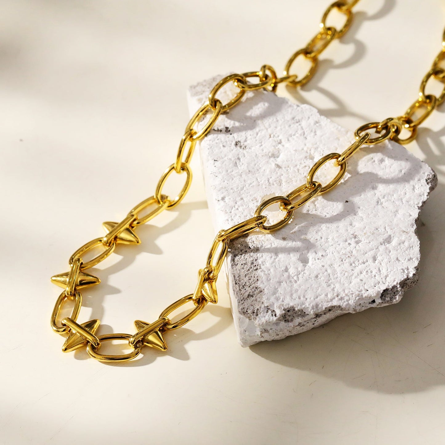 ELLINOR: Collier Tendance Goutte Diamant Industriel Chic