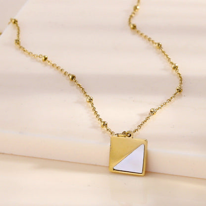 Collier pendentif carré ELU minimaliste en métal et coquille