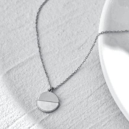 EMERSYN Argent (Or Blanc) : Collier pendentif cercle minimaliste en métal et coquille