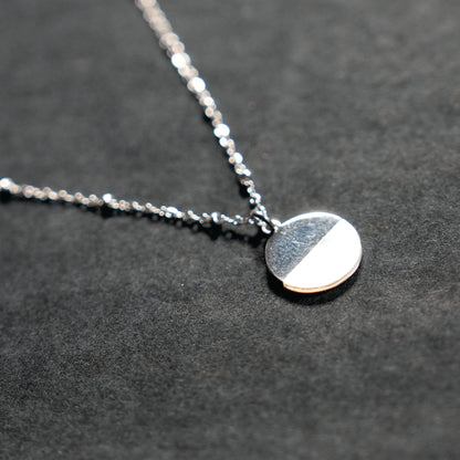 EMERSYN Argent (Or Blanc) : Collier pendentif cercle minimaliste en métal et coquille