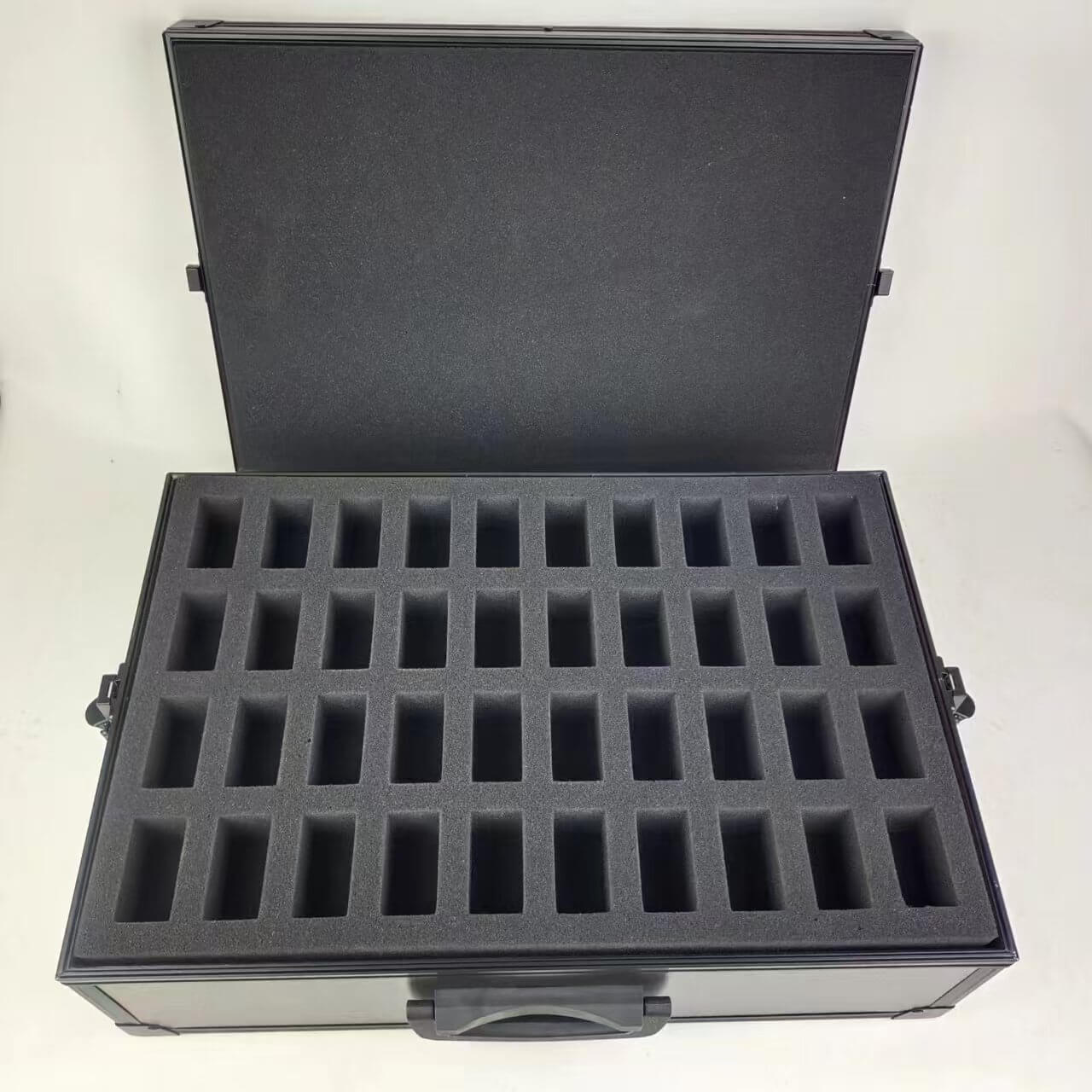 Mallette de rangement pour miniatures EVORETRO 80 emplacements avec mousse personnalisable