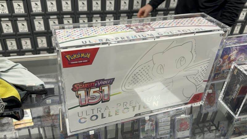 EVORETRO 5mm Acrylic UPC Display Case – Pokémon 151, Mega Charizard EX & 30th Anniversary UPC (1 Pack)