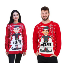 Couple - Pull #Elfie Hashtag