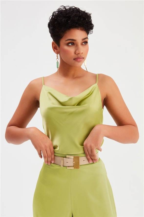 Top caraco en satin à décolleté plongeant – Vert olive