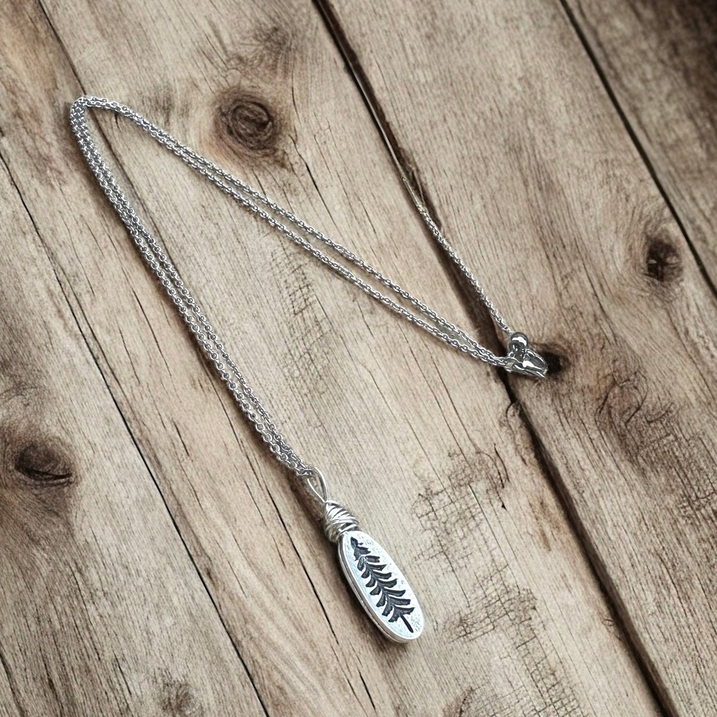 Collier arbre en fil de fer