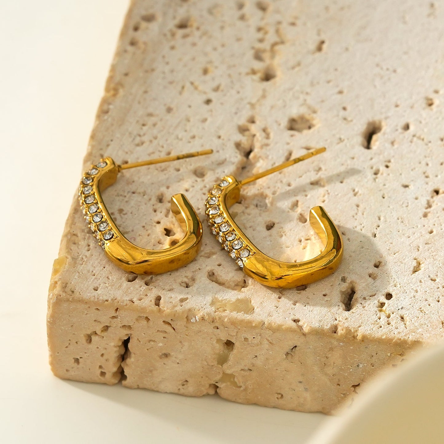FIRLE Or: Boucles d'oreilles créoles ovales serties de zircons