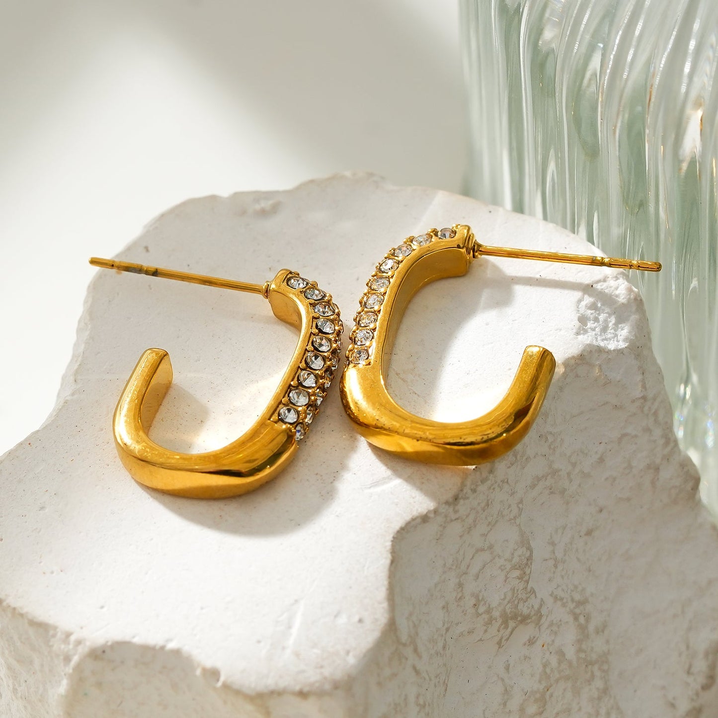 FIRLE Or: Boucles d'oreilles créoles ovales serties de zircons