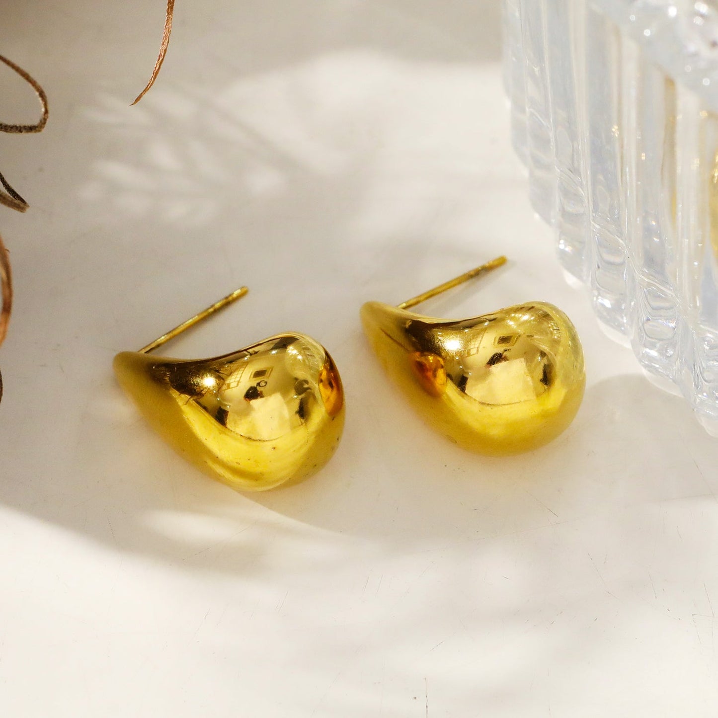 FORIA Gold : Boucles d'oreilles clous gouttelettes style épais légères - Affirmation de soi