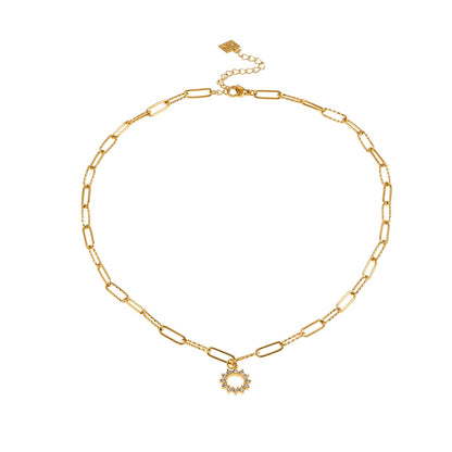 FRETTA : Collier à Pendentif Étoile Rayonnante en Zirconium avec Chaîne Trombone en Plaqué Or.