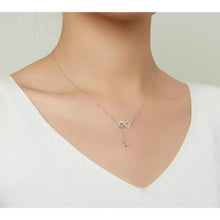 Amour éternel : délicat collier infini en argent sterling