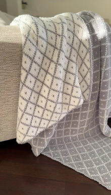 Grey & White Diamond Point 2.0 Print Throw