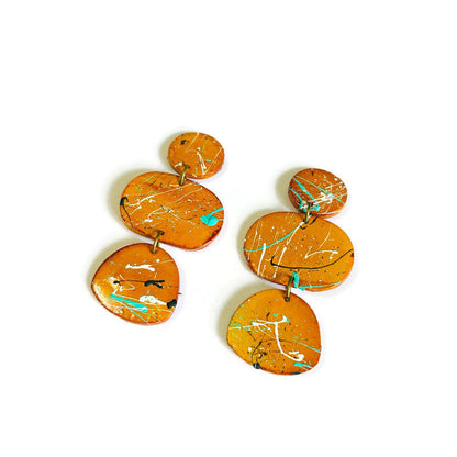 Boucles d'oreilles clips d'art portable jaune moutarde et éclaboussures de peinture