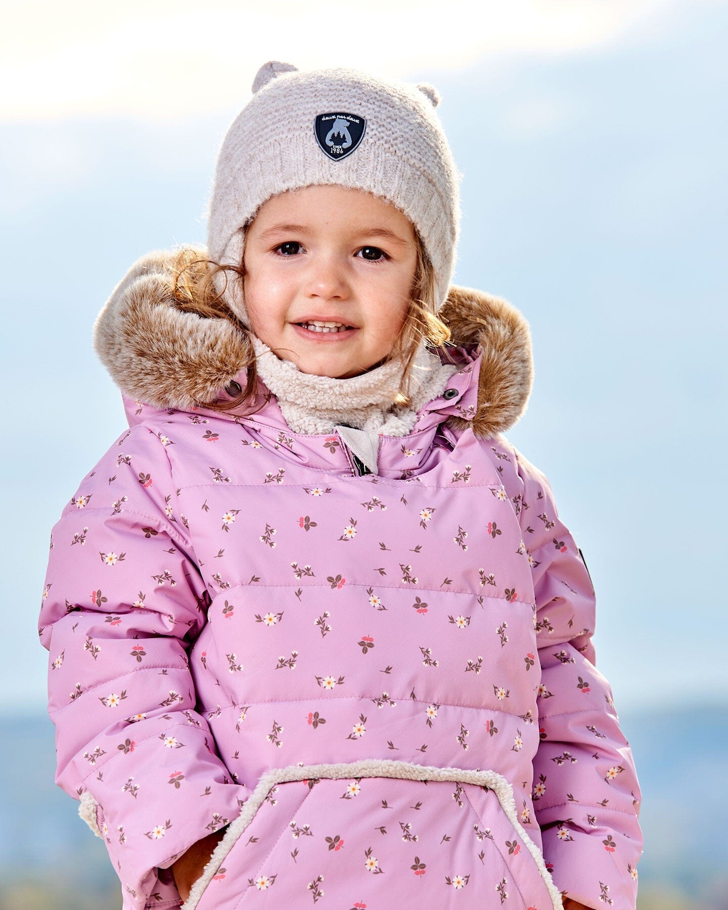 Bonnet tricoté avec oreilles blanc cassé