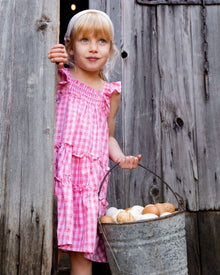 Robe à smocks étagée avec manches à volants à carreaux roses