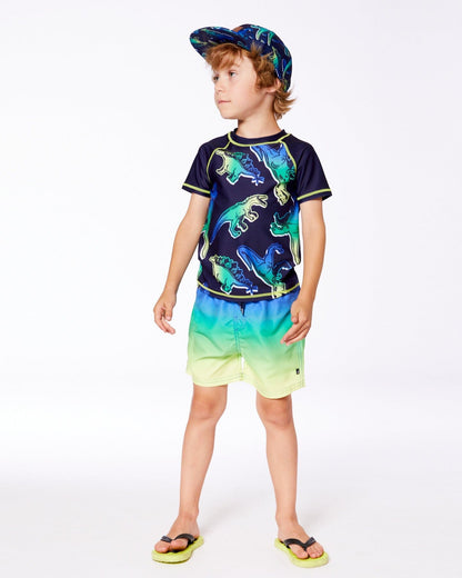 Haut anti-UV manches courtes dinosaures bleus et verts sur fond marine
