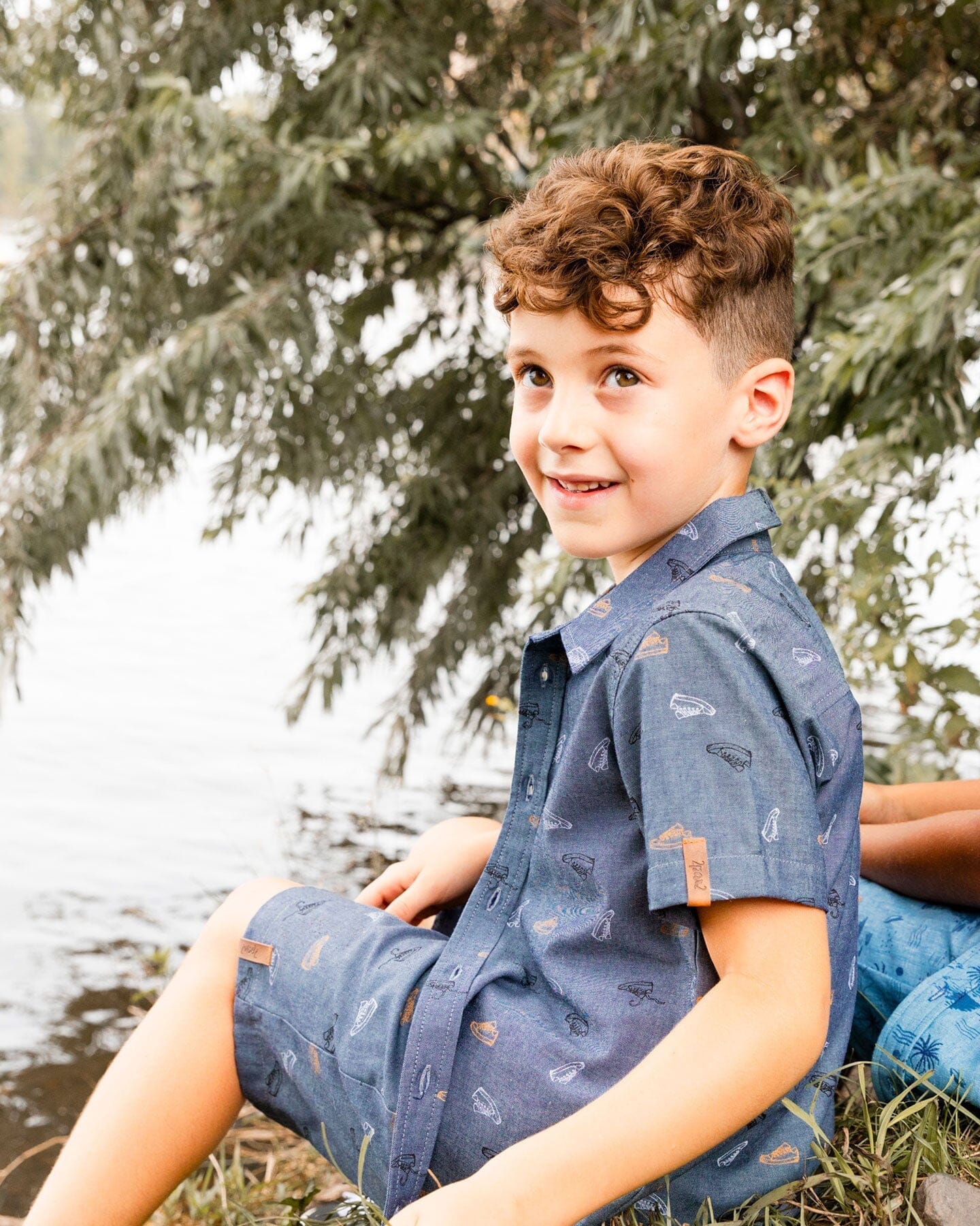 Chemise à manches courtes en chambray imprimé gris, blanc et havane