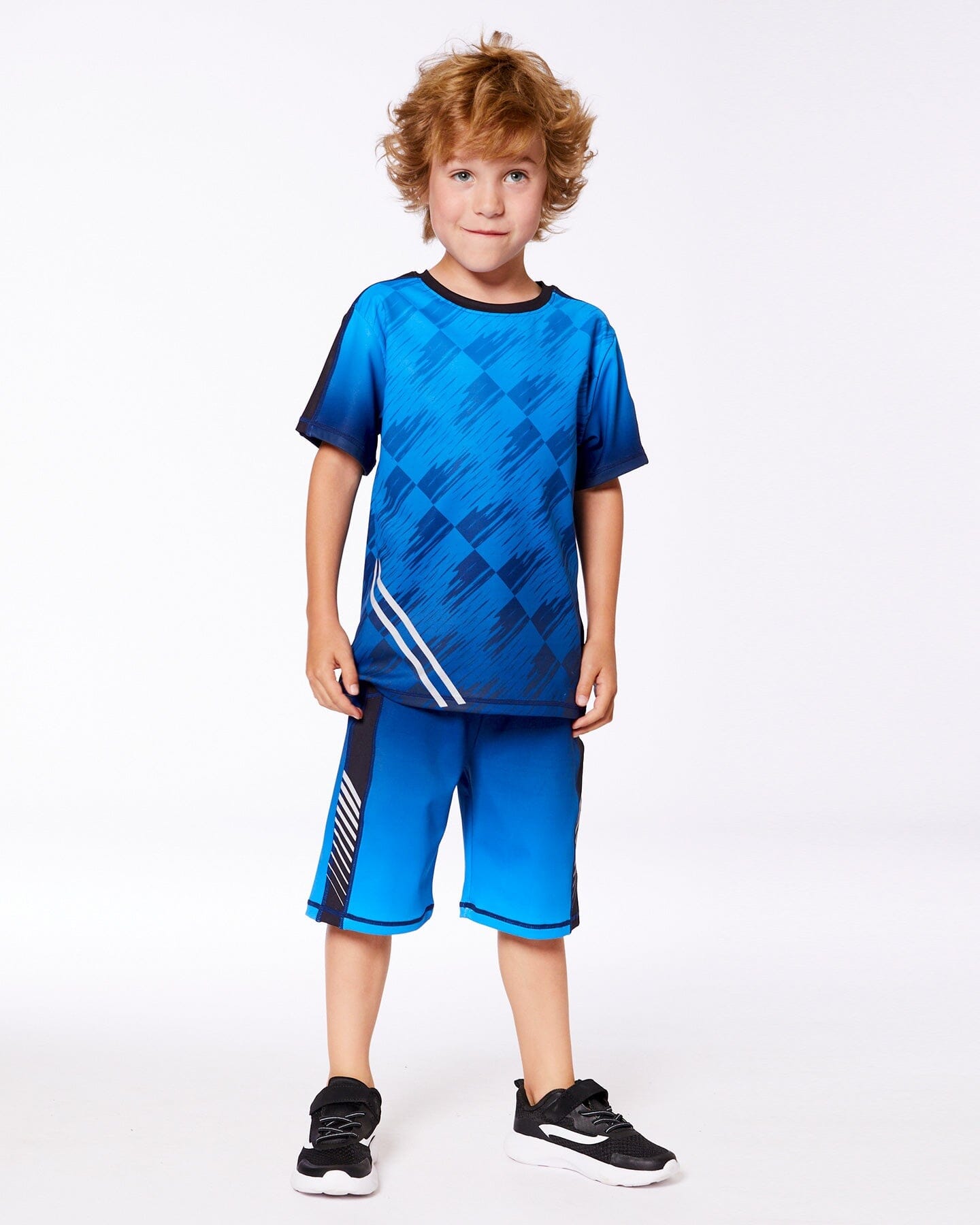 Short de sport bleu et noir