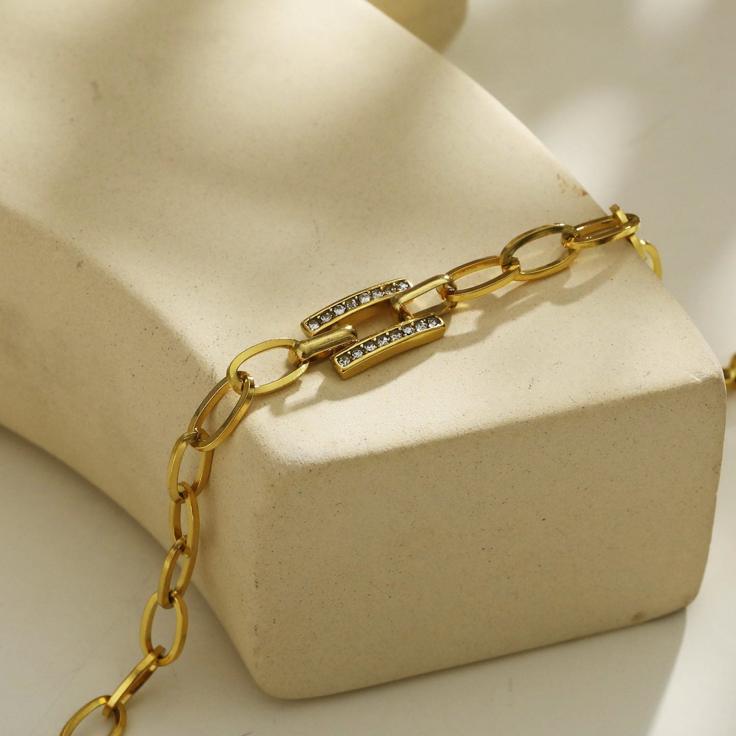 Bracelet GAILA Deco trombone avec pièce centrale incrustée de zircone