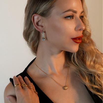 GARNA Or : Mini-chaîne effet peau de serpent avec pendentifs ovales ornés d'oxydes de zirconium