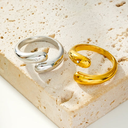 GARUVA : Bague moderne abstraite en or blanc (ton argenté) avec solitaire en oxyde de zirconium