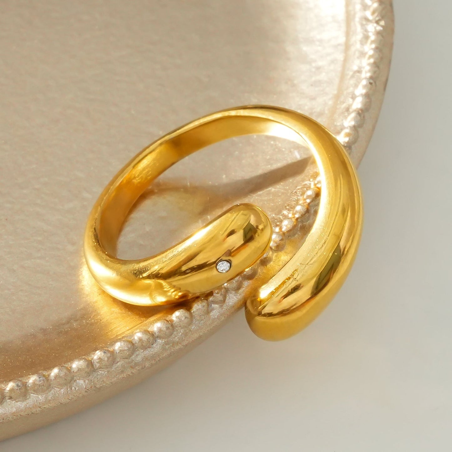 GARUVA : Bague abstraite moderne avec Solitaire Zircon en Or