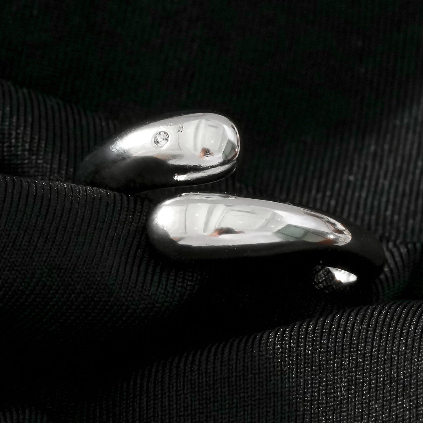 GARUVA : Bague moderne abstraite en or blanc (ton argenté) avec solitaire en oxyde de zirconium