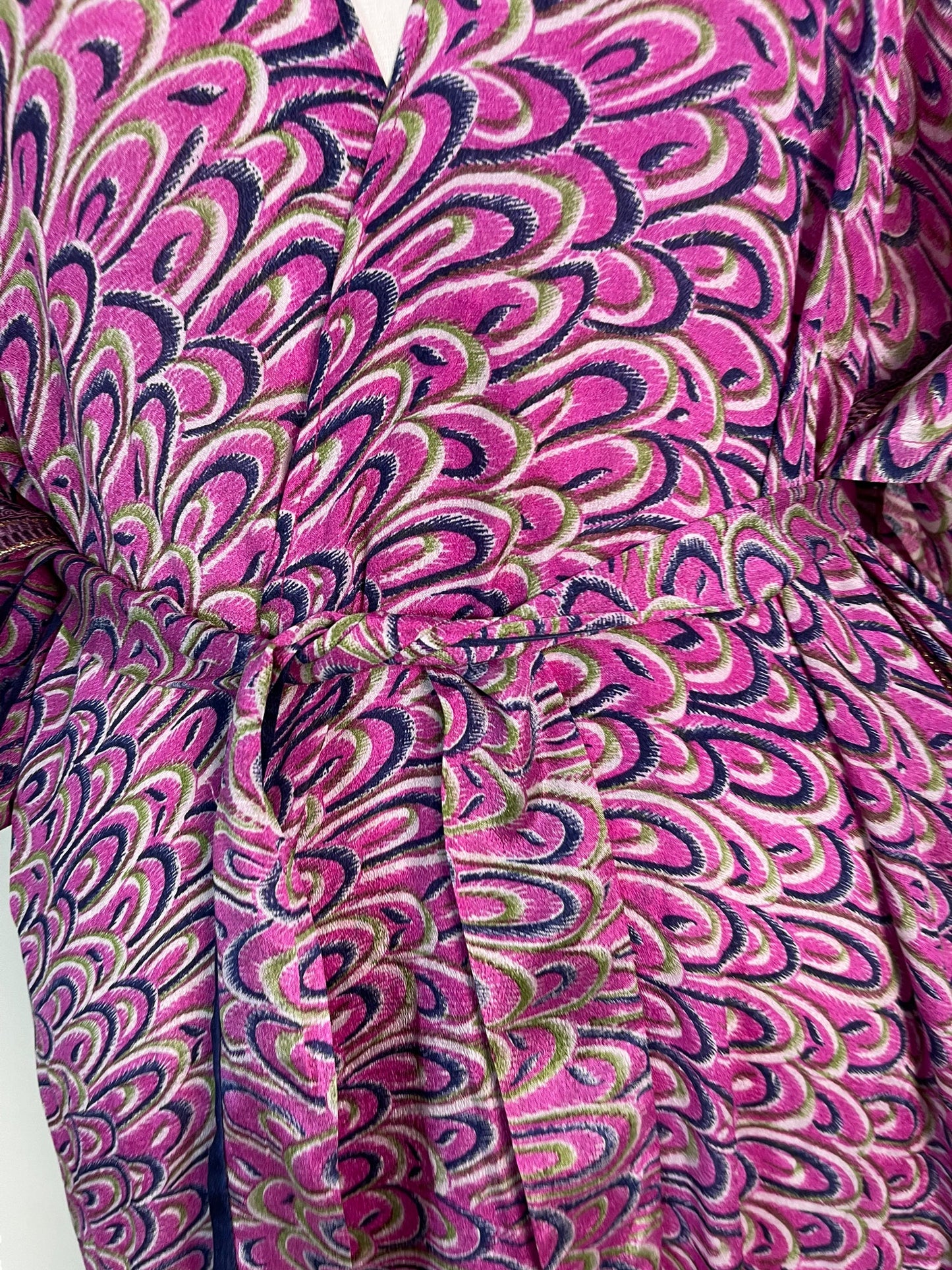 PRC6191 Peignoir Kimono long en pure soie à manches Avatar, avec ceinture