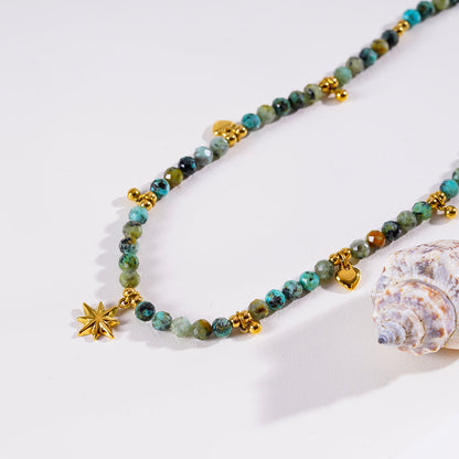 Collier chaîne Style GITANJI : Pierres de Turquoise Bleue avec Perles et Breloques Dorées
