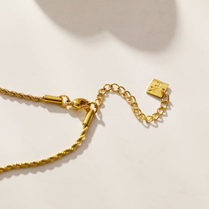 GIVERNY : Collier pendentif cœur abstrait orné sur une chaîne en corde