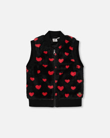 Gilet sans manches en fausse fourrure noir et rouge à cœurs
