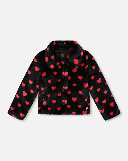 Manteau court en fausse fourrure noir et rouge à cœurs