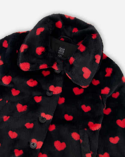 Manteau court en fausse fourrure noir et rouge à cœurs