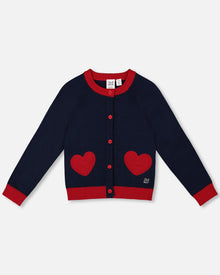 Cardigan en maille bleu marine avec cœurs brodés rouges