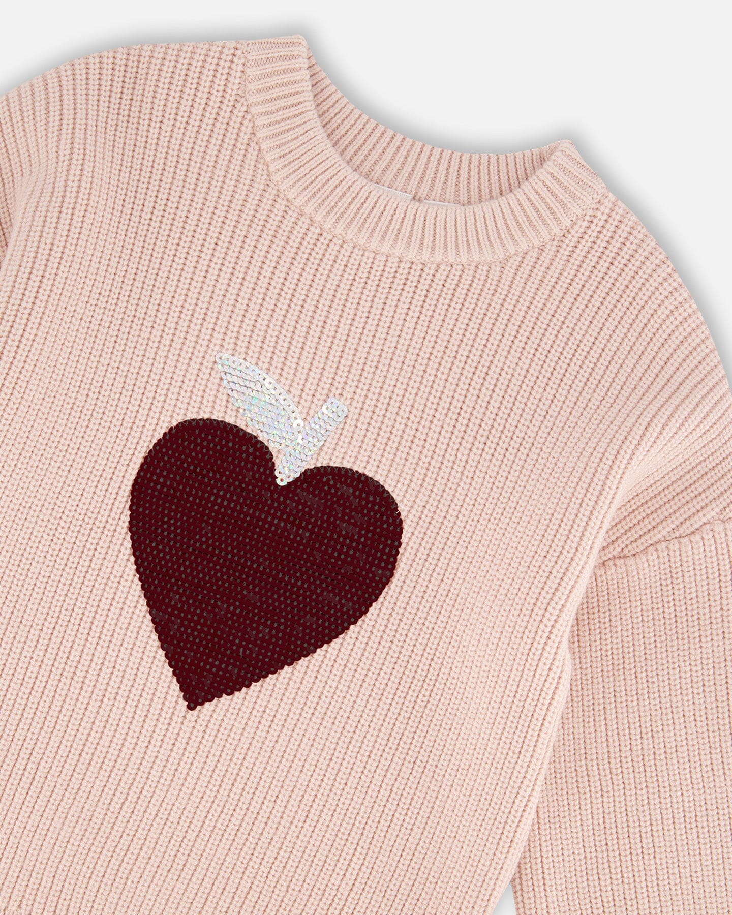 Pull en maille blanc rosé avec cœur à paillettes