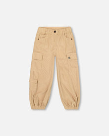 Pantalon en velours côtelé parachute avec poches cargo Marron noisette clair