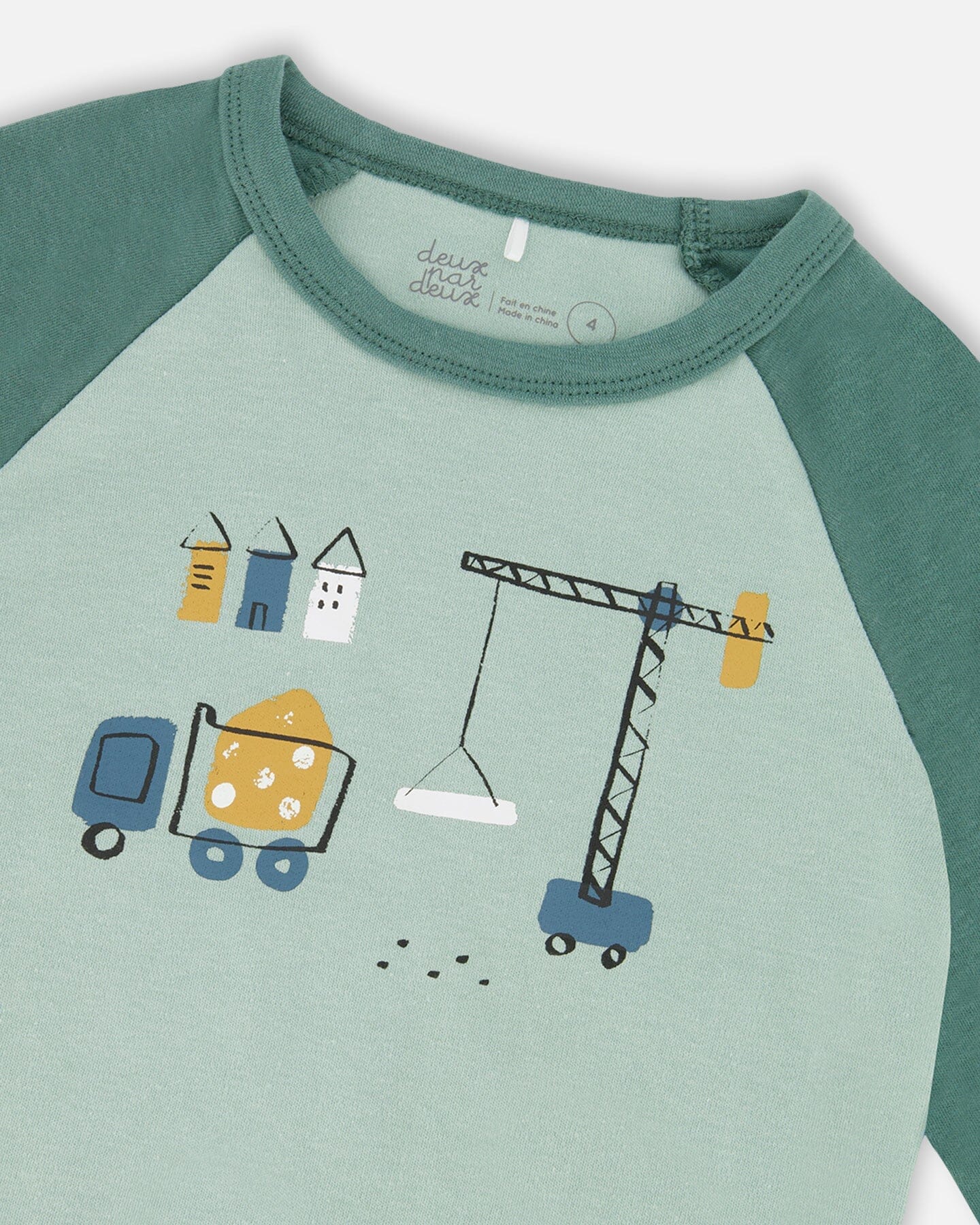 Ensemble de pyjama deux pièces en coton biologique imprimé motifs chantiers couleur sarcelle