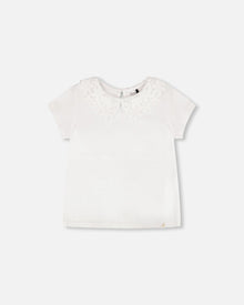 T-shirt blanc avec col claudine en crochet