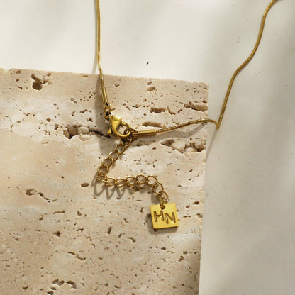 Chaîne texturée peau de serpent HAVANA avec breloques en or et œil de tigre