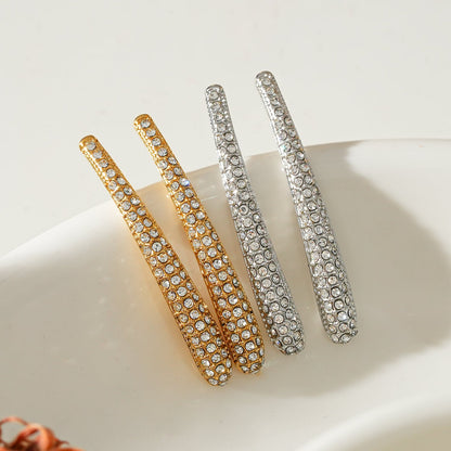 Style HILO: Boucles d'oreilles clous incurvées pavées de zircones en argent