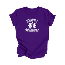 Heavily Meditated - Cadeau Yoga, T-shirt Méditation, T-shirt Yoga, Cadeau Amoureux du Yoga, T-shirt Professeur de Yoga, T-shirt Bien-être, T-shirt Soin de Soi - Inspired X