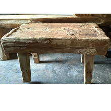 Table basse en bois exotique recyclé