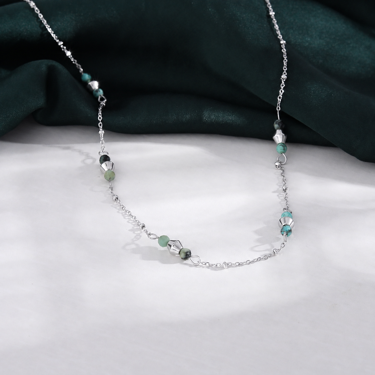 IMANI : Collier Fin en Chaîne Perles Mélangées avec Pierres Naturelles et Métal Or Blanc (ton Argent)