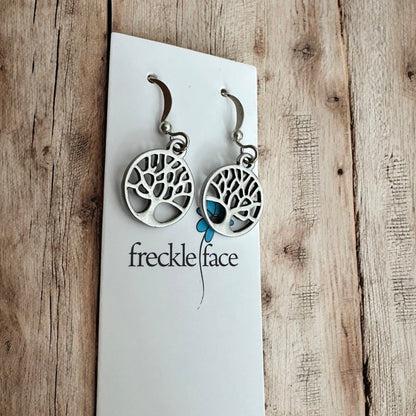 Boucles d'oreilles pendantes silhouette d'arbre – Options argent mat et poli