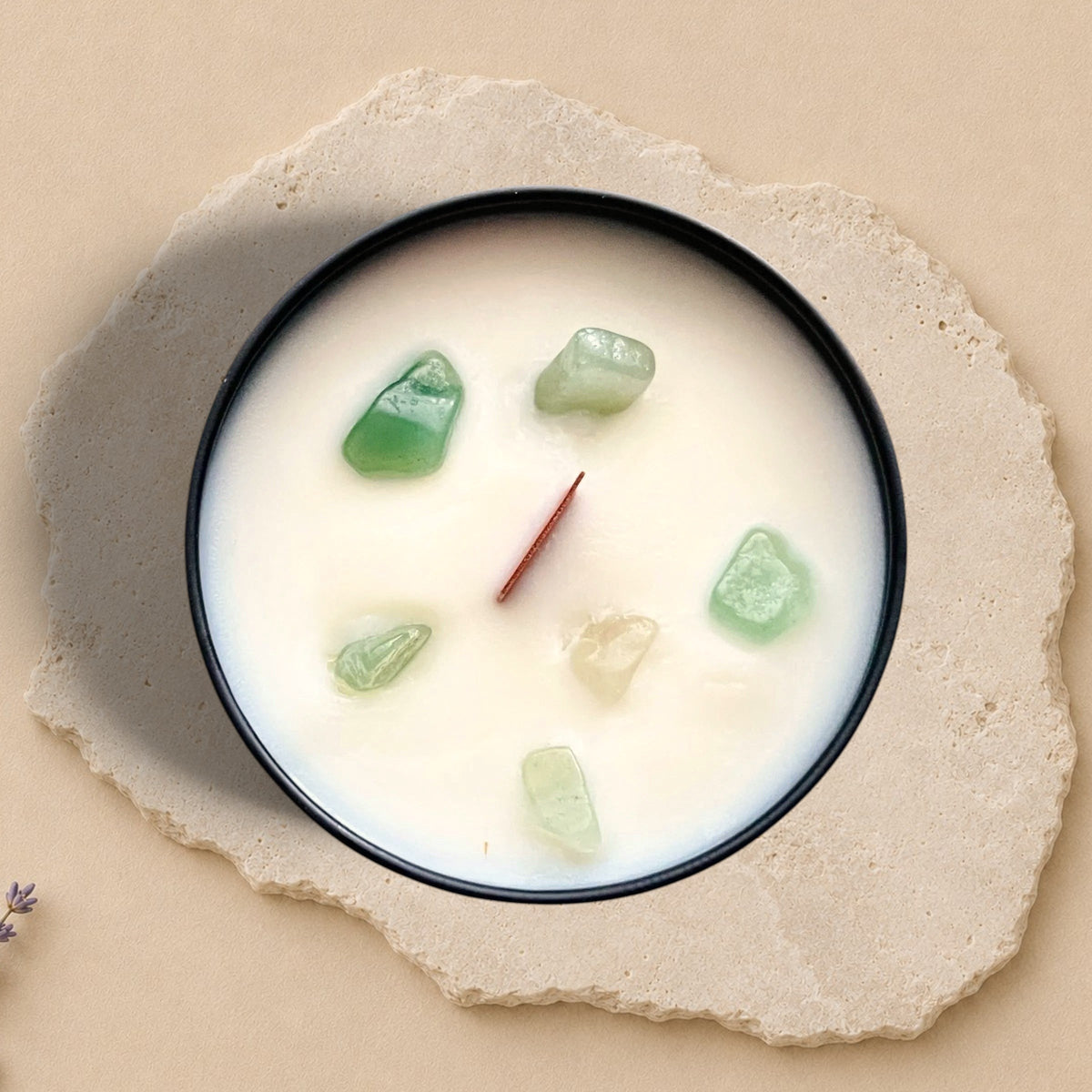 Bougie aux pierres IRÈNE sauge & aventurine