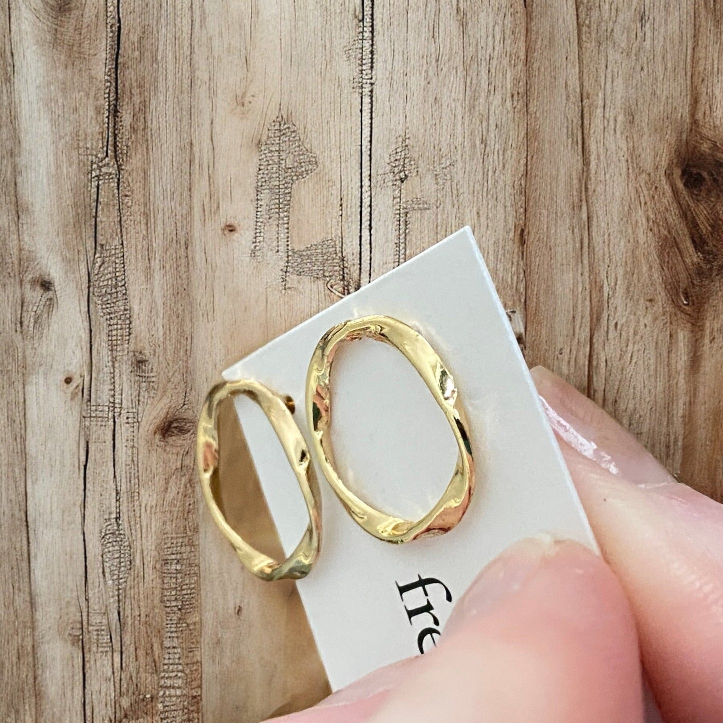 Puces d'oreilles cercle torsadé – Clous d'oreilles minimalistes et hypoallergéniques