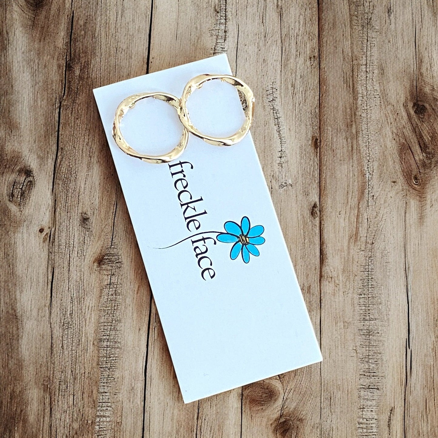 Puces d'oreilles cercle torsadé – Clous d'oreilles minimalistes et hypoallergéniques