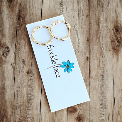 Puces d'oreilles cercle torsadé – Clous d'oreilles minimalistes et hypoallergéniques