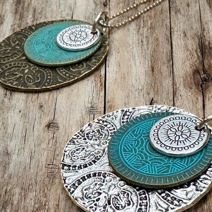 Collier pendentif triple médaillon
